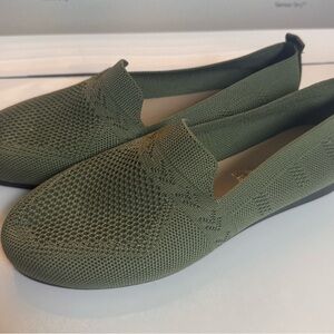 Stylish Green Women's Loafers